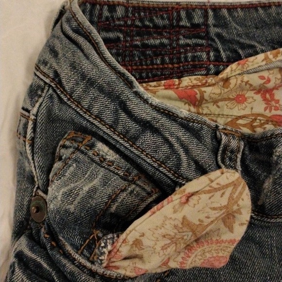 VNTG Marlow Original Blue Jeans Sz 26 3 Embellished Fancy Distress Straight Leg - Picture 15 of 16